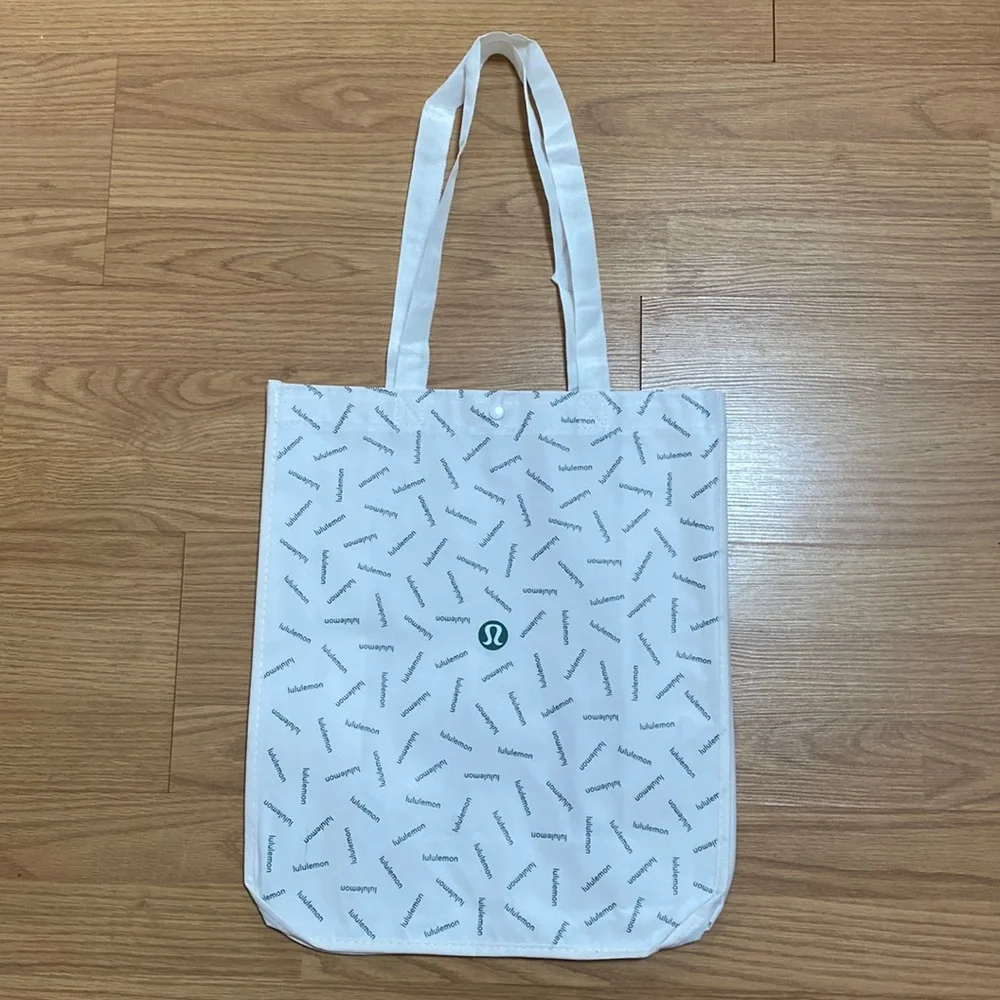 ❤️ 3 Large Brand New Lululemon Holiday Tote Bags